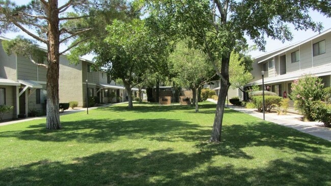 Building Photo - AVAILABLE NOW!!!