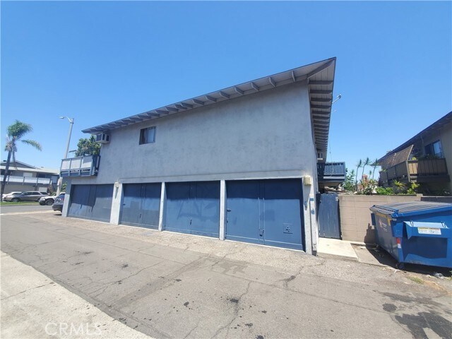 Building Photo - 205 Delano St