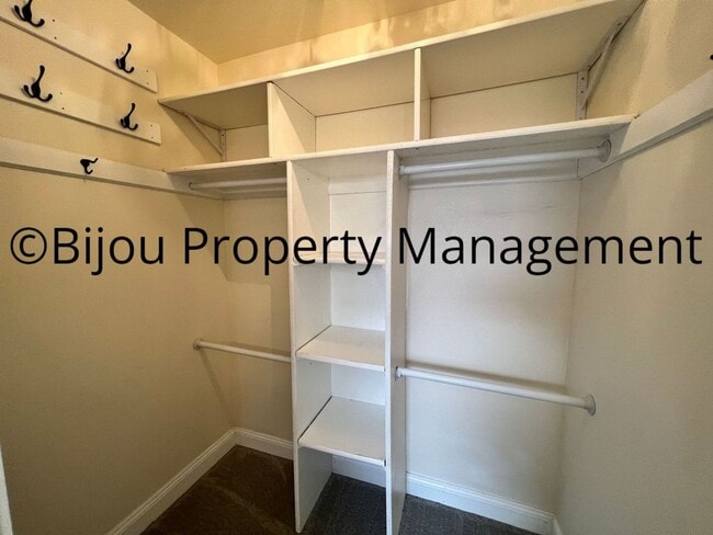Building Photo - Spacious Country Living!
