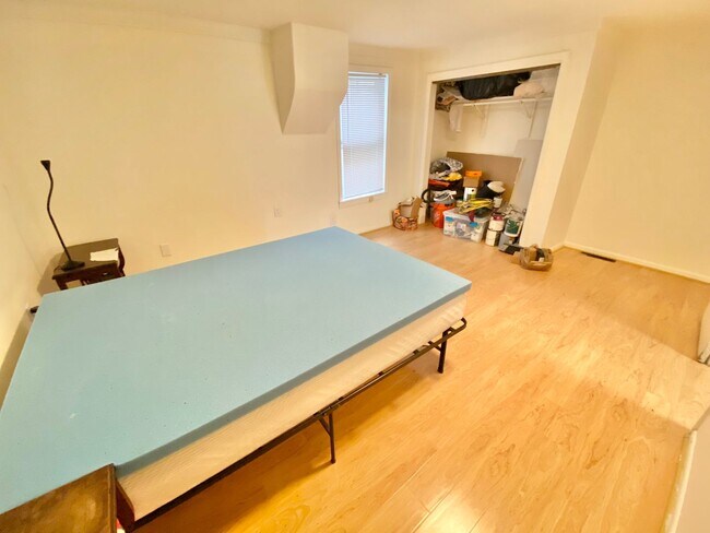 Building Photo - 93 Walnut St