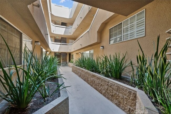 Building Photo - 333 W Alameda Ave