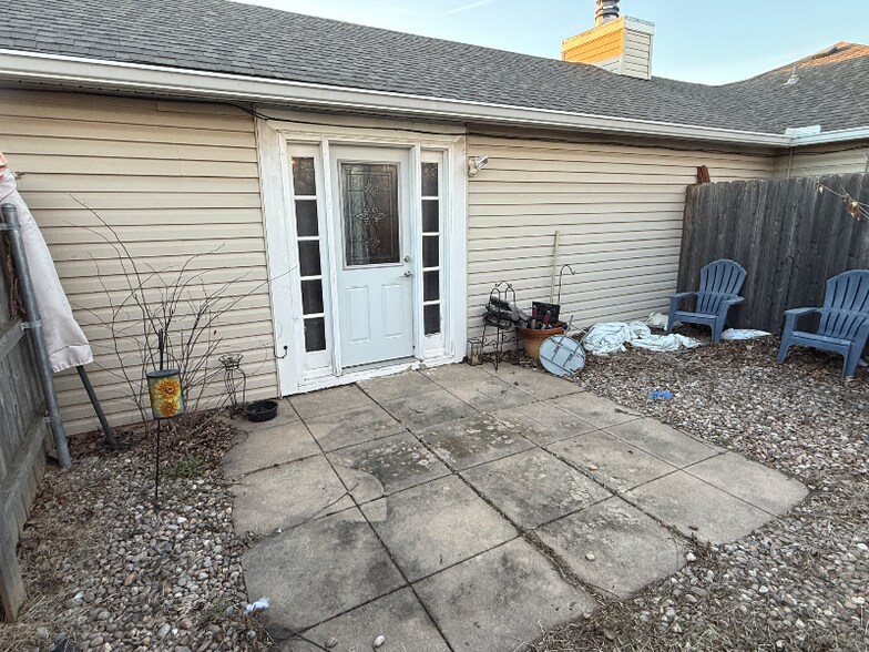 Building Photo - 32 E Chisholm Crk St