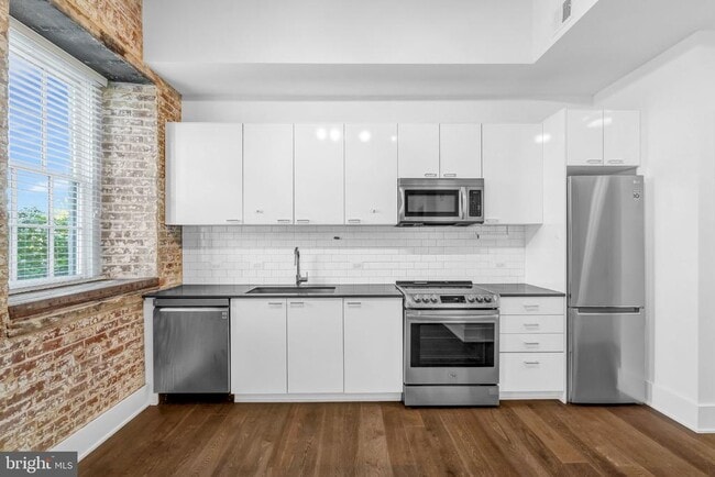Building Photo - 515 N Washington St