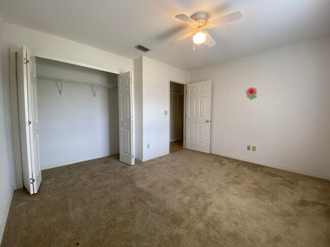 Building Photo - 628 Walker St