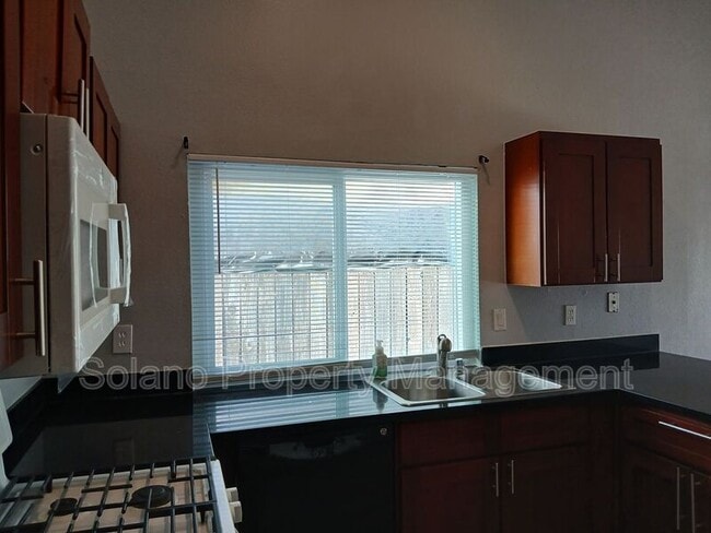 Building Photo - 400 Mokelumne Dr