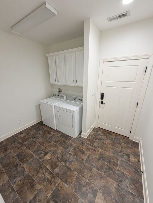 Building Photo - 3 Bedroom Home in Cornerstone