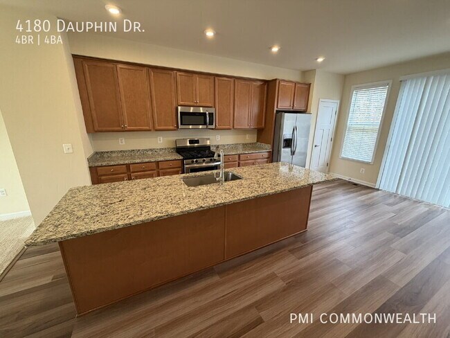 Building Photo - 4180 Dauphin Dr