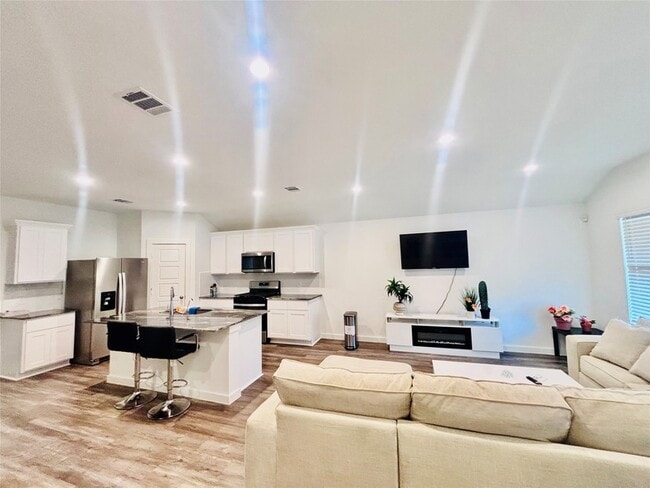 Building Photo - 1119 Fringed Bluestar Dr