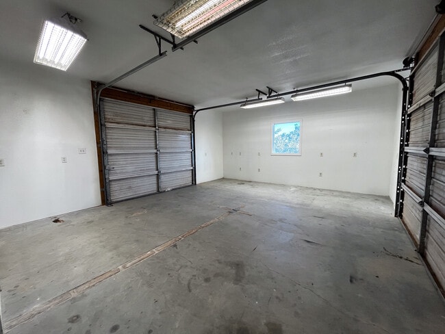 Building Photo - Pioneer