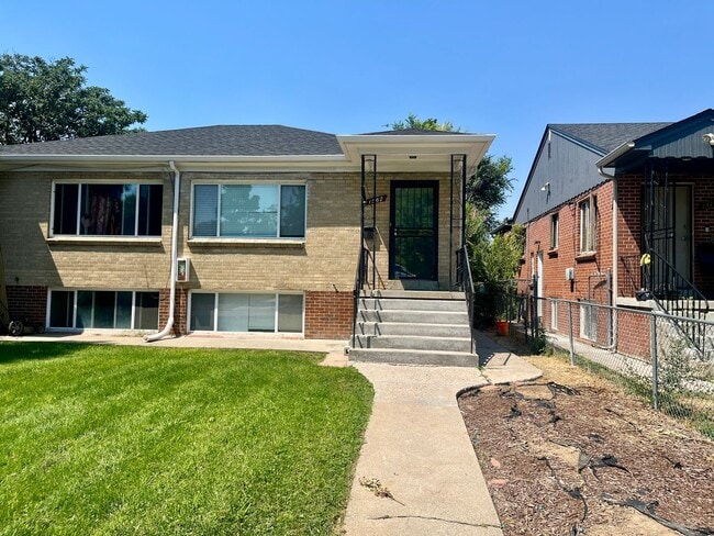 Building Photo - Cozy Garden level 2 bed 1 bath near Centra...