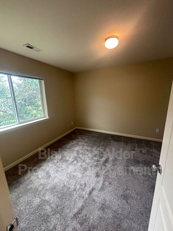 Building Photo - 7012 SE 72nd Ave