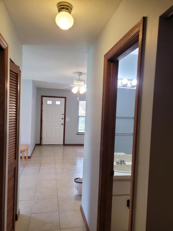 Building Photo - 2701 NE 10th St