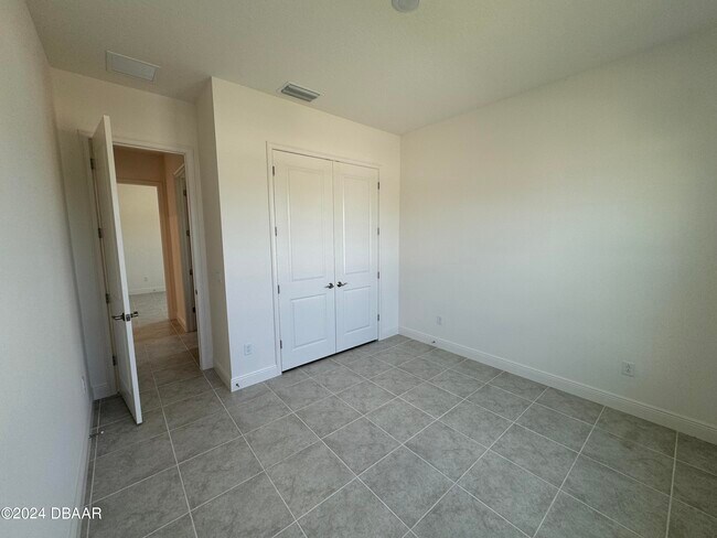 Building Photo - 2005 Divot Dr