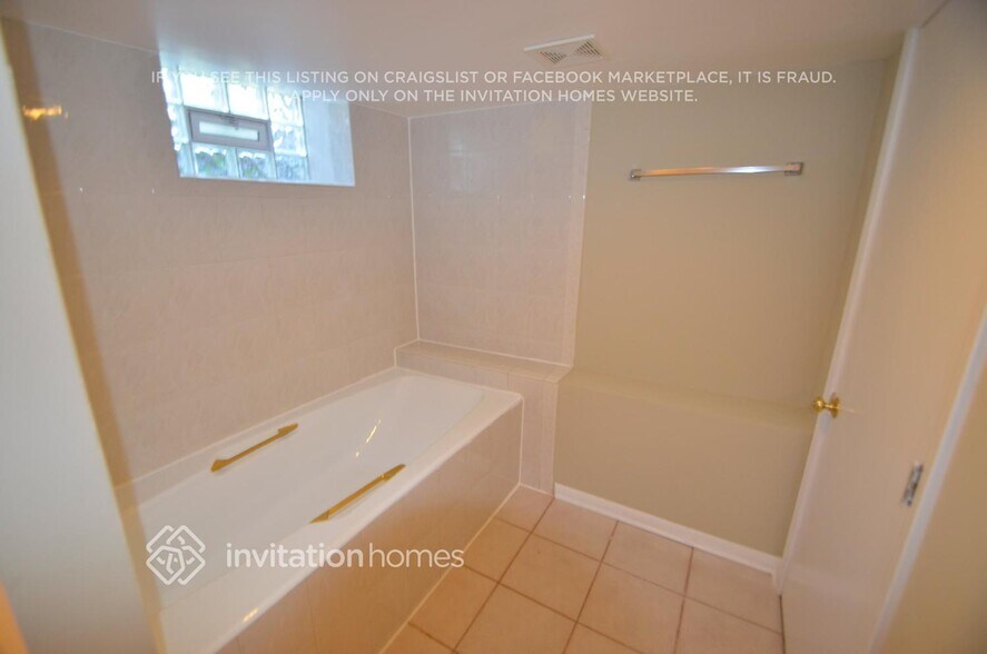 Building Photo - 445 N Douglas Ave