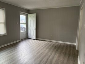 Building Photo - 738 Mylinda Dr