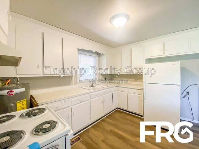 Building Photo - 231 Bunche Dr