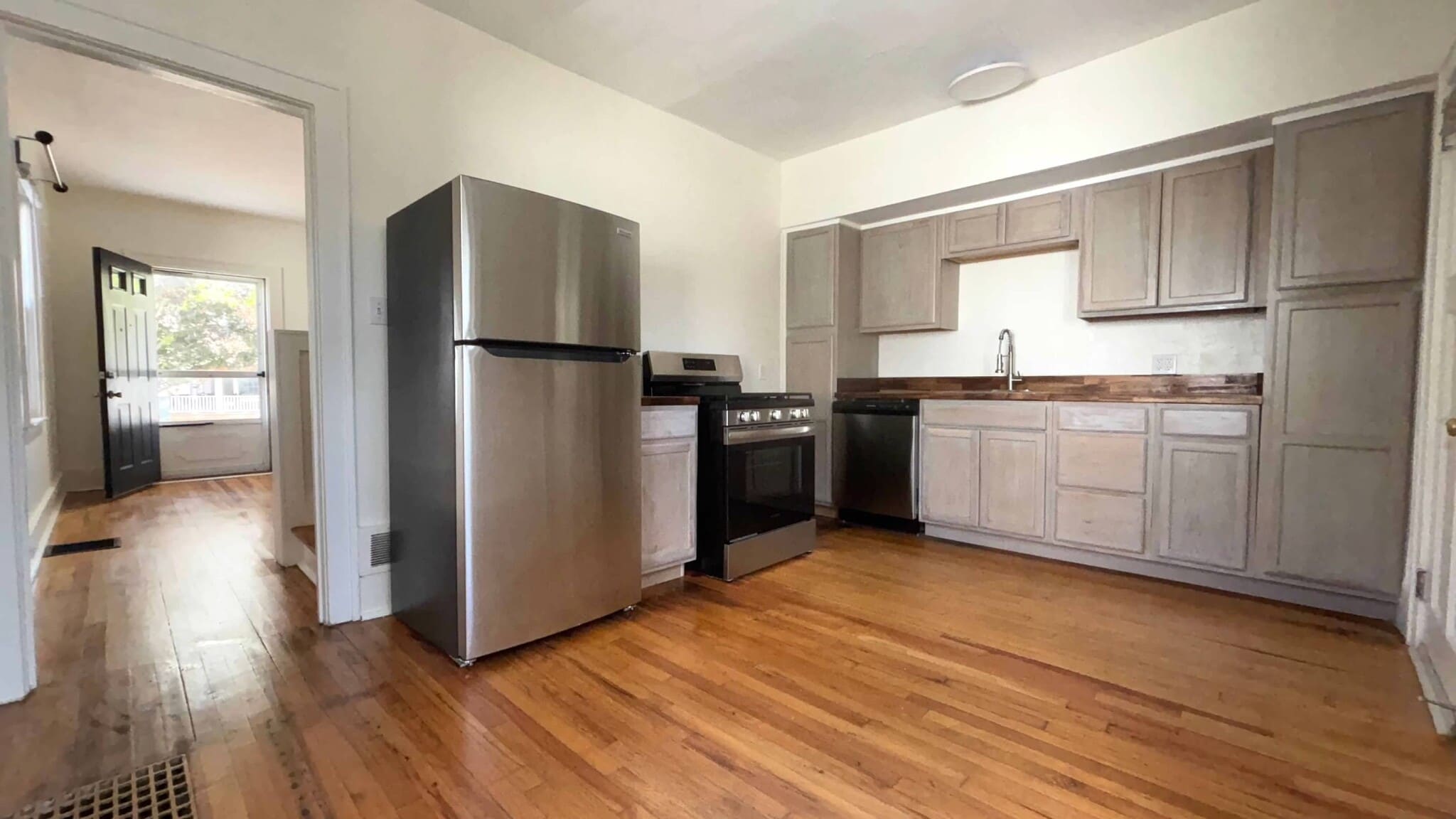 Building Photo - 3175 Oakshire Ave