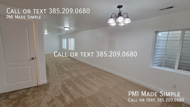 Building Photo - 3042 E Somerset Dr