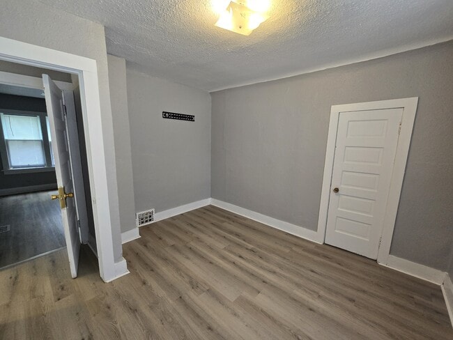 Building Photo - 833 Dawson St