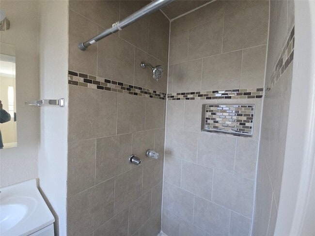 Building Photo - 2429 Salmon St