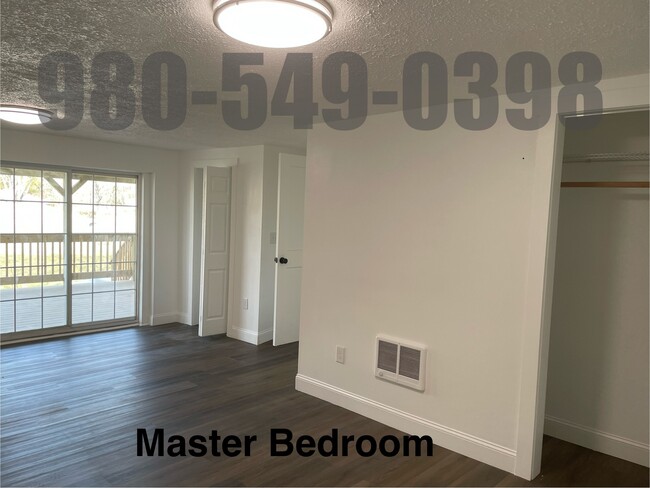 Large Masterbedroom - 2 Closets - 416 Old Beason Well Rd