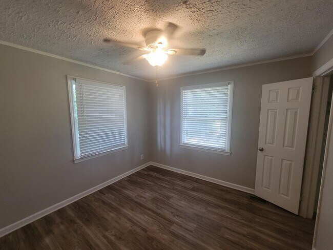 Building Photo - 2034 Trout Dr