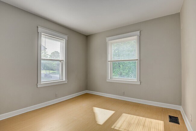 Building Photo - 3036 Urwiler Ave
