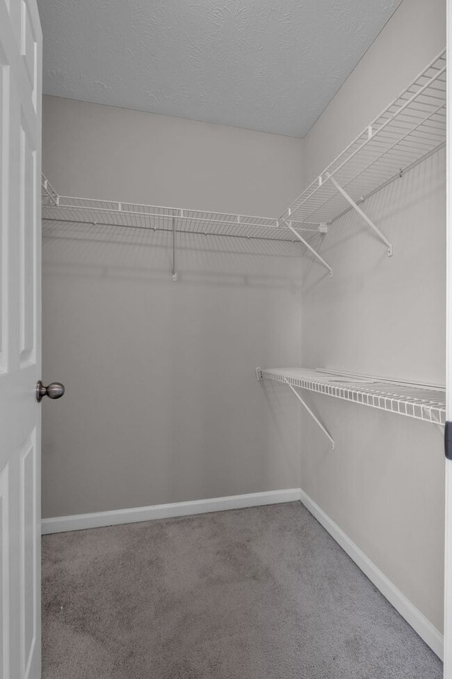 Building Photo - Donelson townhouse, 2 minutes from the lak...