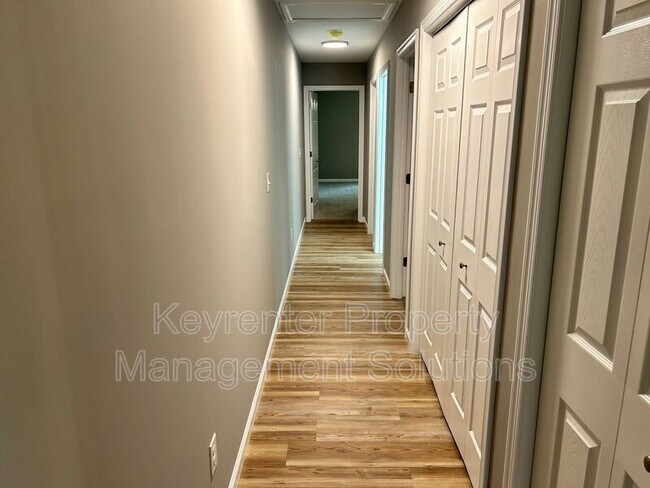 Building Photo - 905 Gardner St