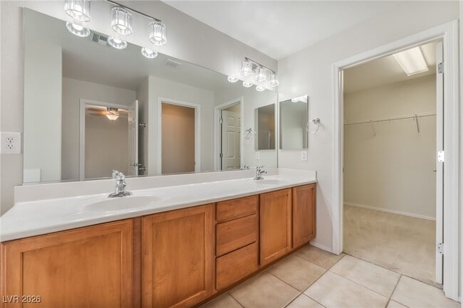 Building Photo - 10822 La Florentina Ave