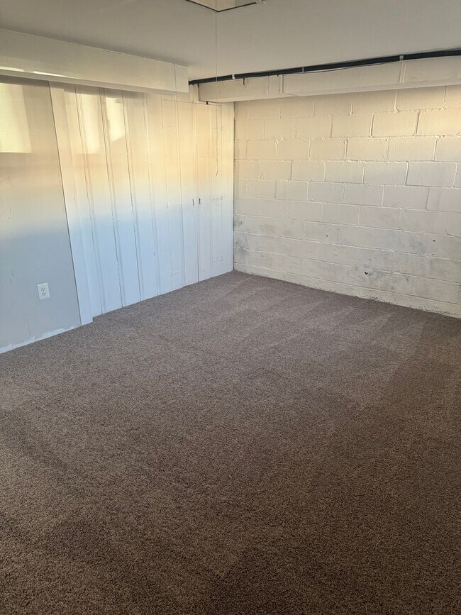 Building Photo - 2 Bedroom  Townhome in Belair-Edison!