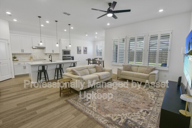 Building Photo - 702 Charity Dr