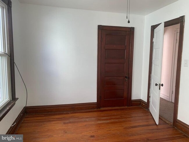 Building Photo - 305 W North St