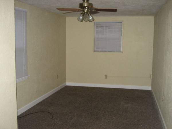 Building Photo - 704 10th Ave