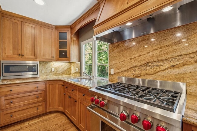 Building Photo - Mediterranean Beauty in Crescent Park – 5B...