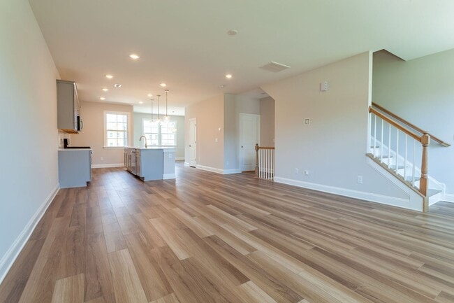 Building Photo - BEAUTIFUL TOWNHOME WITH COMMUNITY POOL
