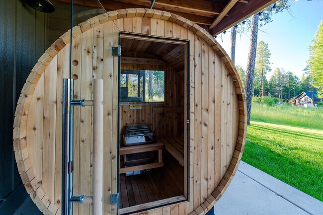 Building Photo - 323 Deer Creek Rd