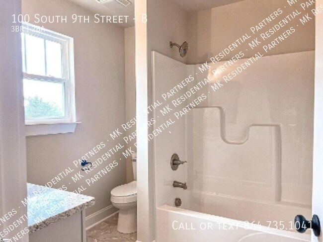 Building Photo - 100 S 9th St