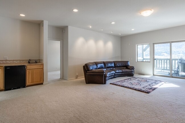 Building Photo - Mountain View Haven