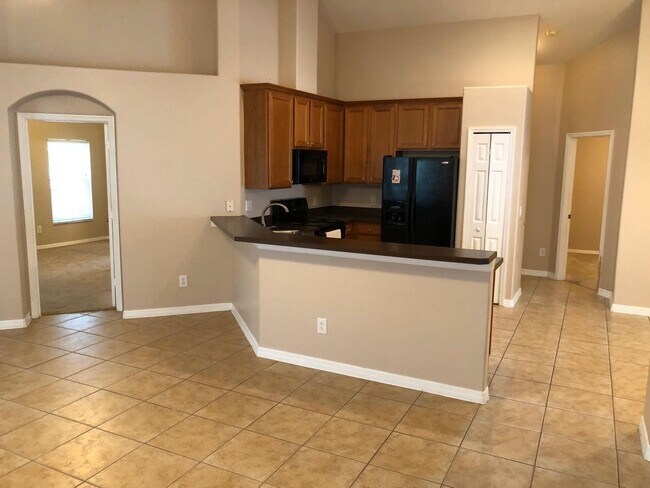 Building Photo - Upscale 3 bedroom 2 bathroom in Gated Comm...