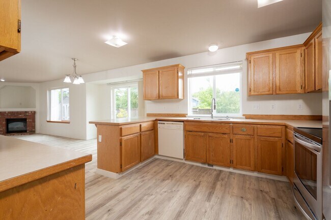 Building Photo - Crofton Hills 2 story