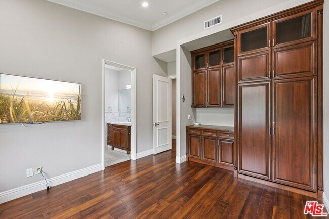 Building Photo - 27048 Triumph Ave