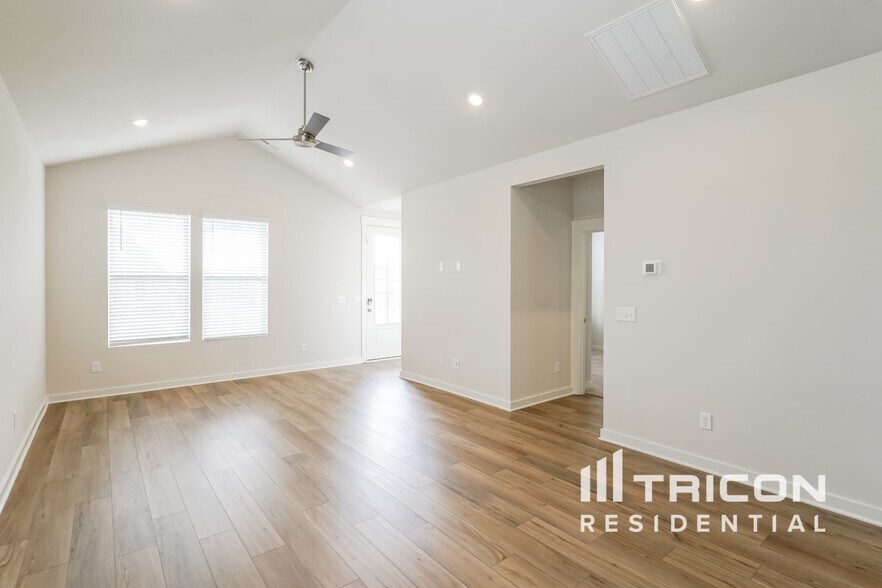 Building Photo - 6405 Lake Run Ct
