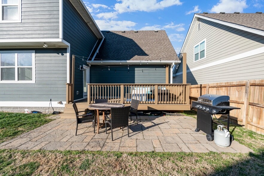 Building Photo - 705 Ellie Dr
