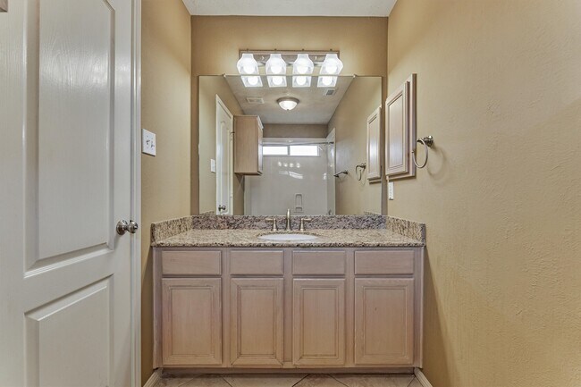 Building Photo - 6615 Haughton Dr