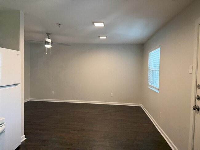 Primary Photo - 1824 Thonig Rd