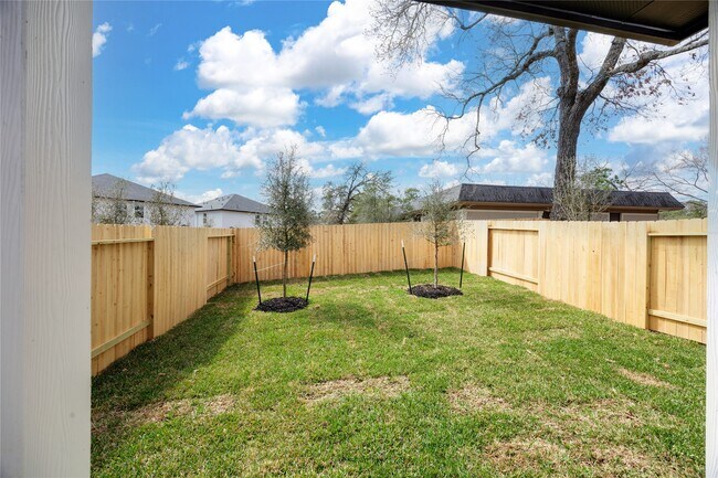 Building Photo - 2031 Longmire Villas Ct