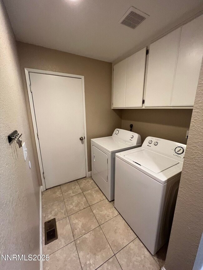 Building Photo - 7571 Water View Way