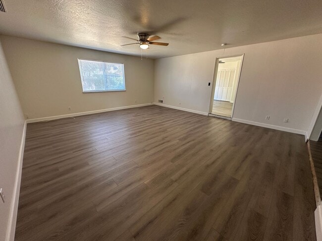 Building Photo - 1321 Palomar Way