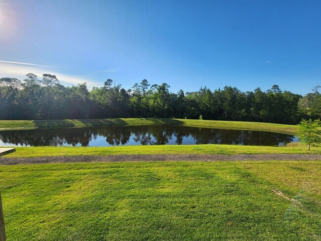 Building Photo - Antietam Lakeside Retreat: 4/2 Home in a Fun-Filled, Pool Neighborhood